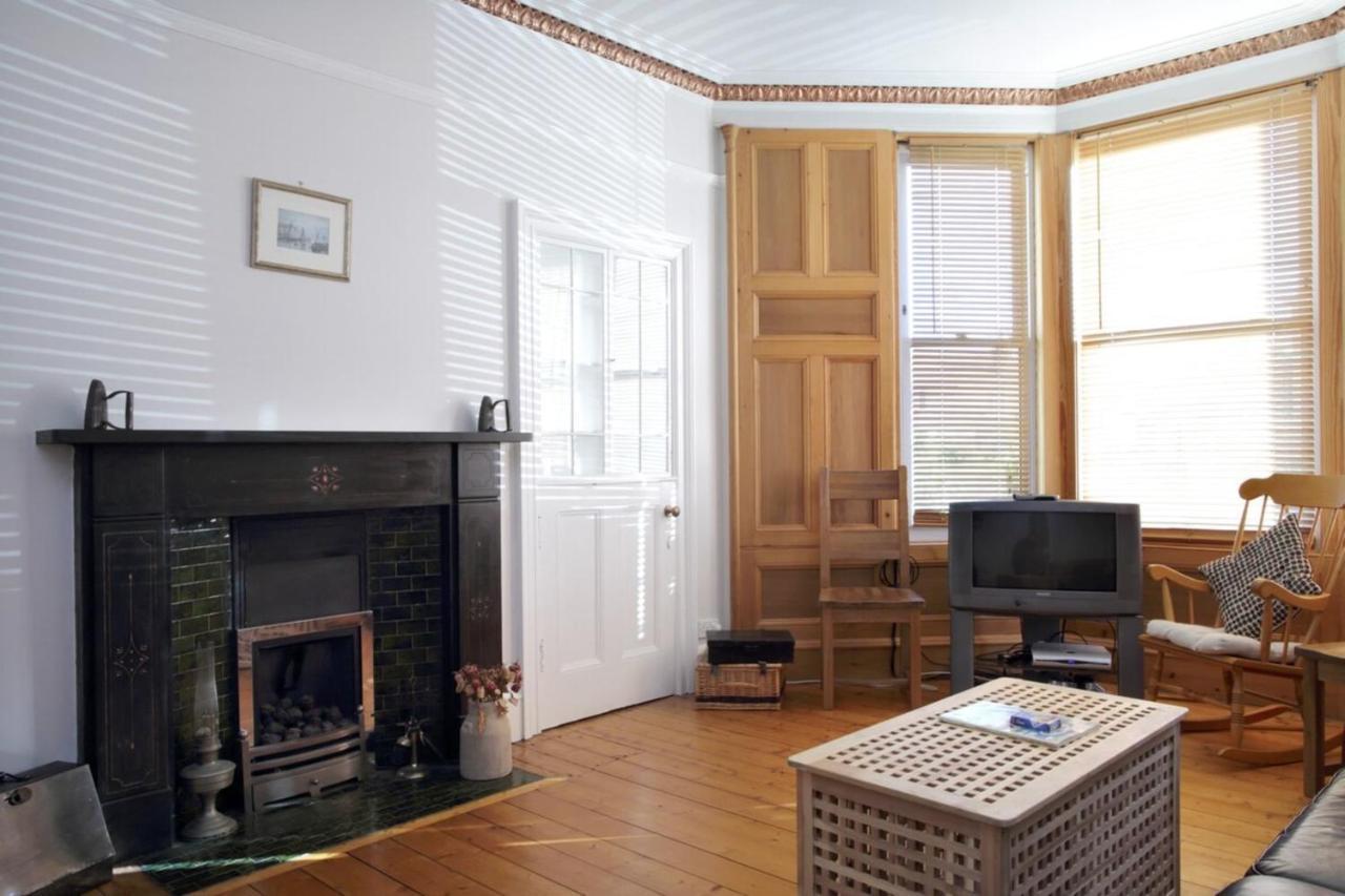 Central And Spacious 2 Bedroom Flat With Garden 에든버러 외부 사진